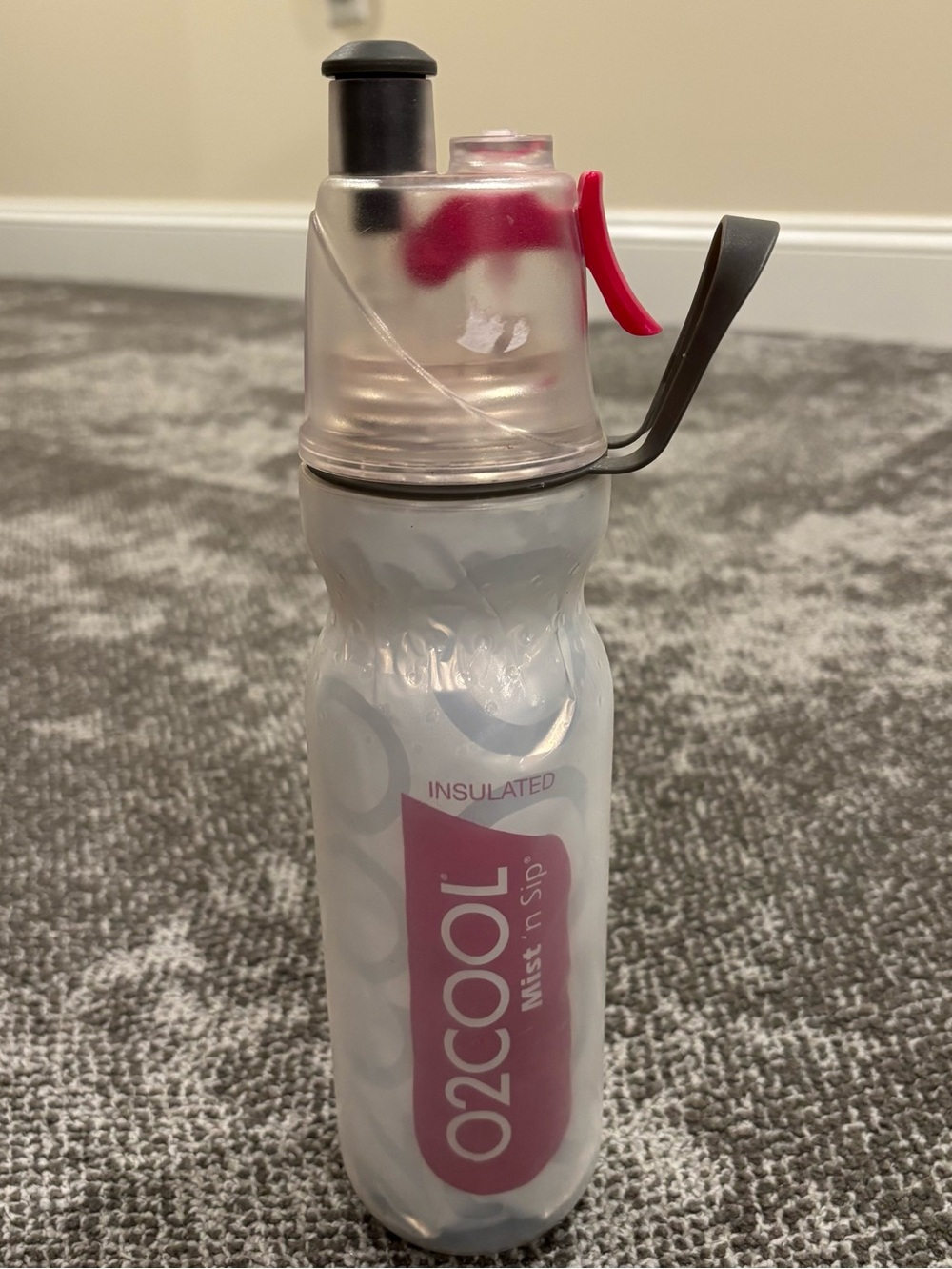 O2 Cool Classic Mist Sip Non Insulated 20 OZ Water Bottle White Red